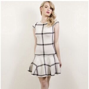 Alice+Olivia Selma Fitted Sophisticated Drop waist Knit Dress White Black S